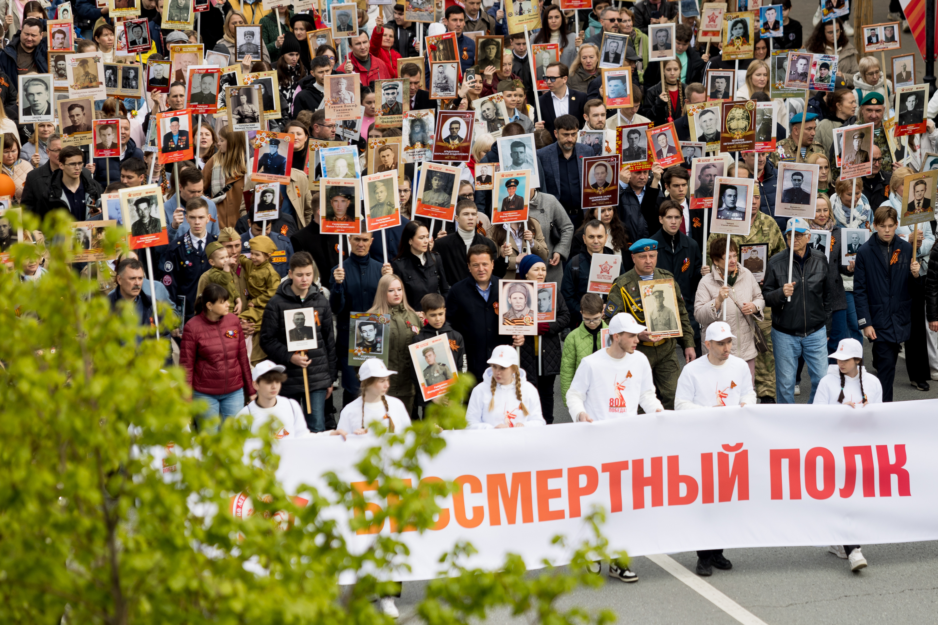 В Казани в колонне «Бессмертного полка» прошли порядка 150 тысяч человек
