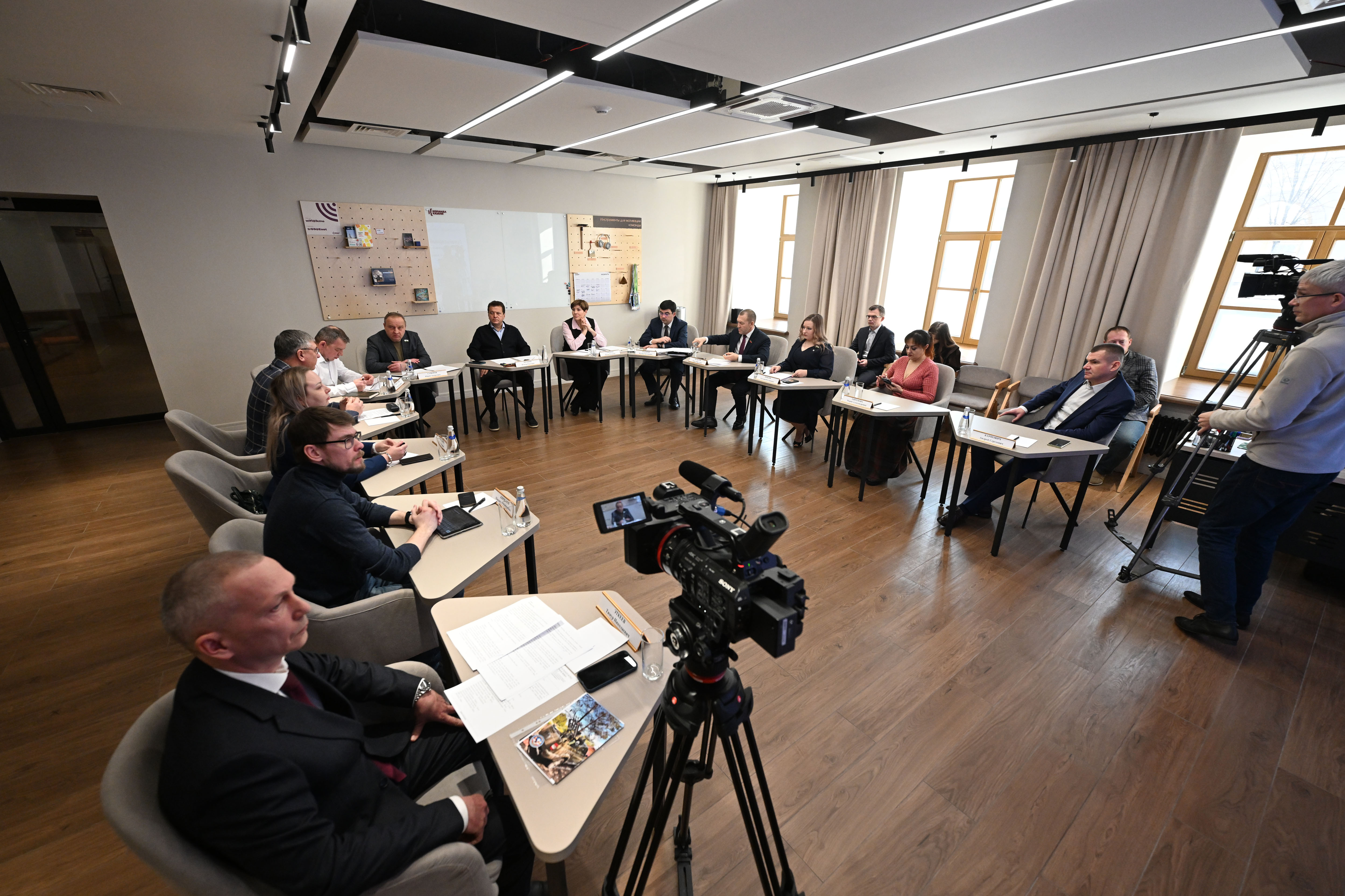 Ильсур Метшин провел заседание заседании Координационного совета гуманитарных организаций